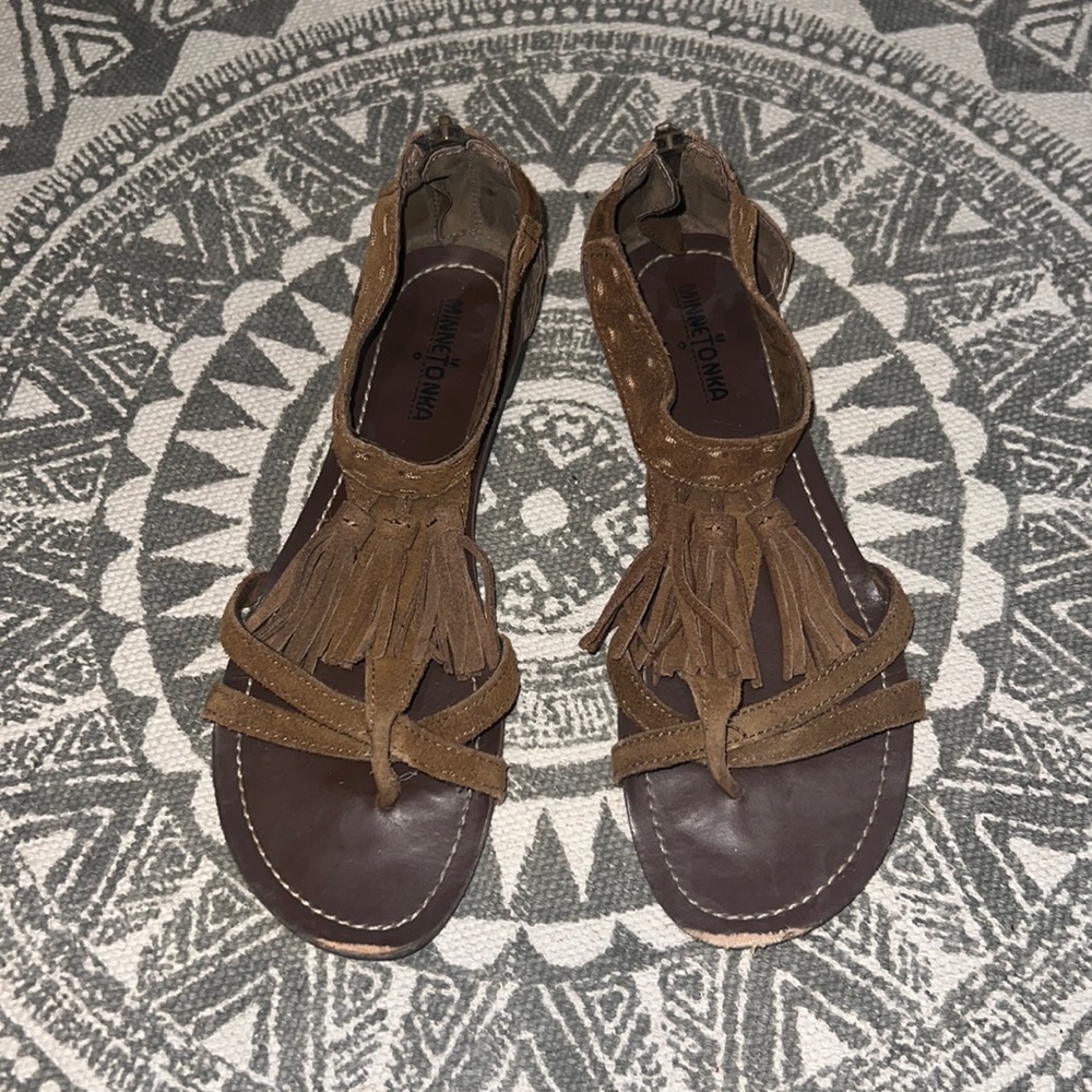 Minnetonka size 9 Leather sandals